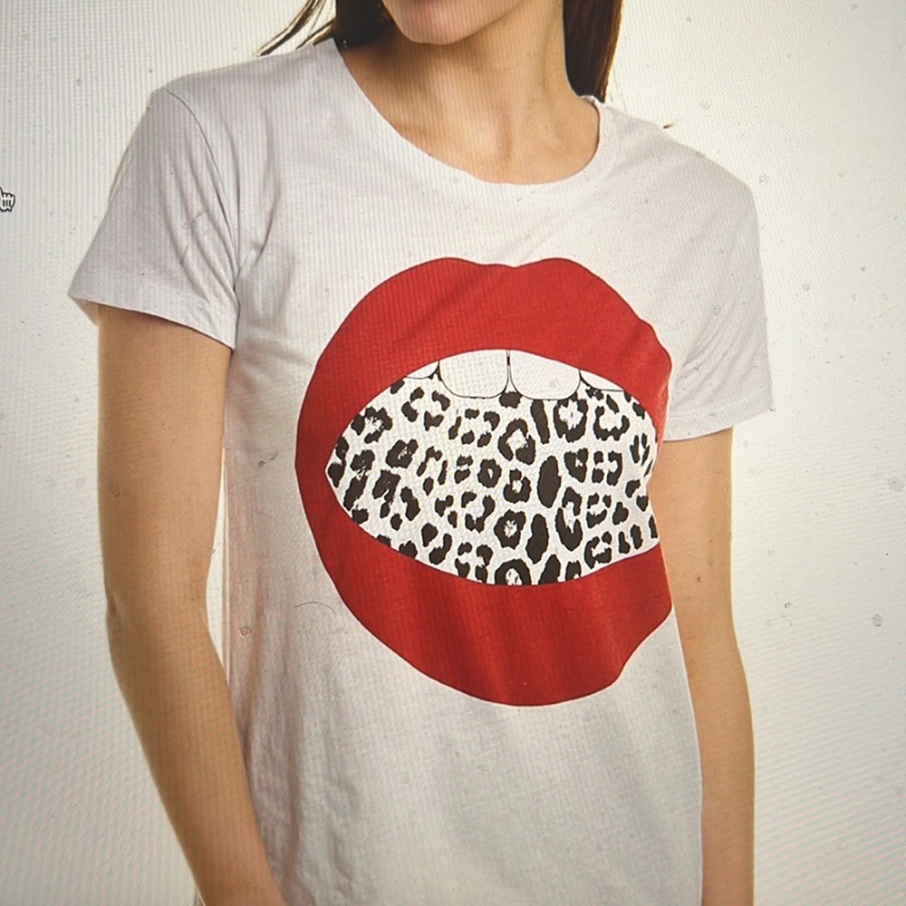 NWT Chaser Vintage Everybody White with Red Lips Tee Shirt Short Sleeve Sz S